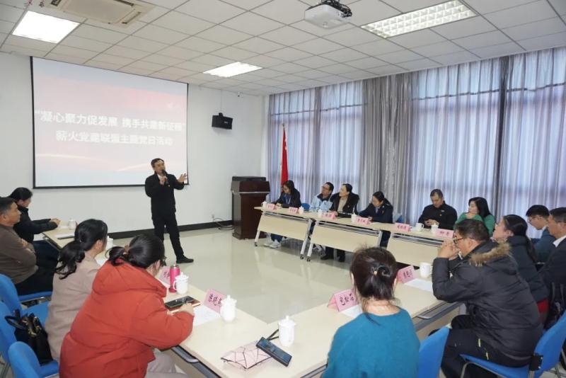 ��н�𡱵���ͬ����ѧ���������⵳���˶�